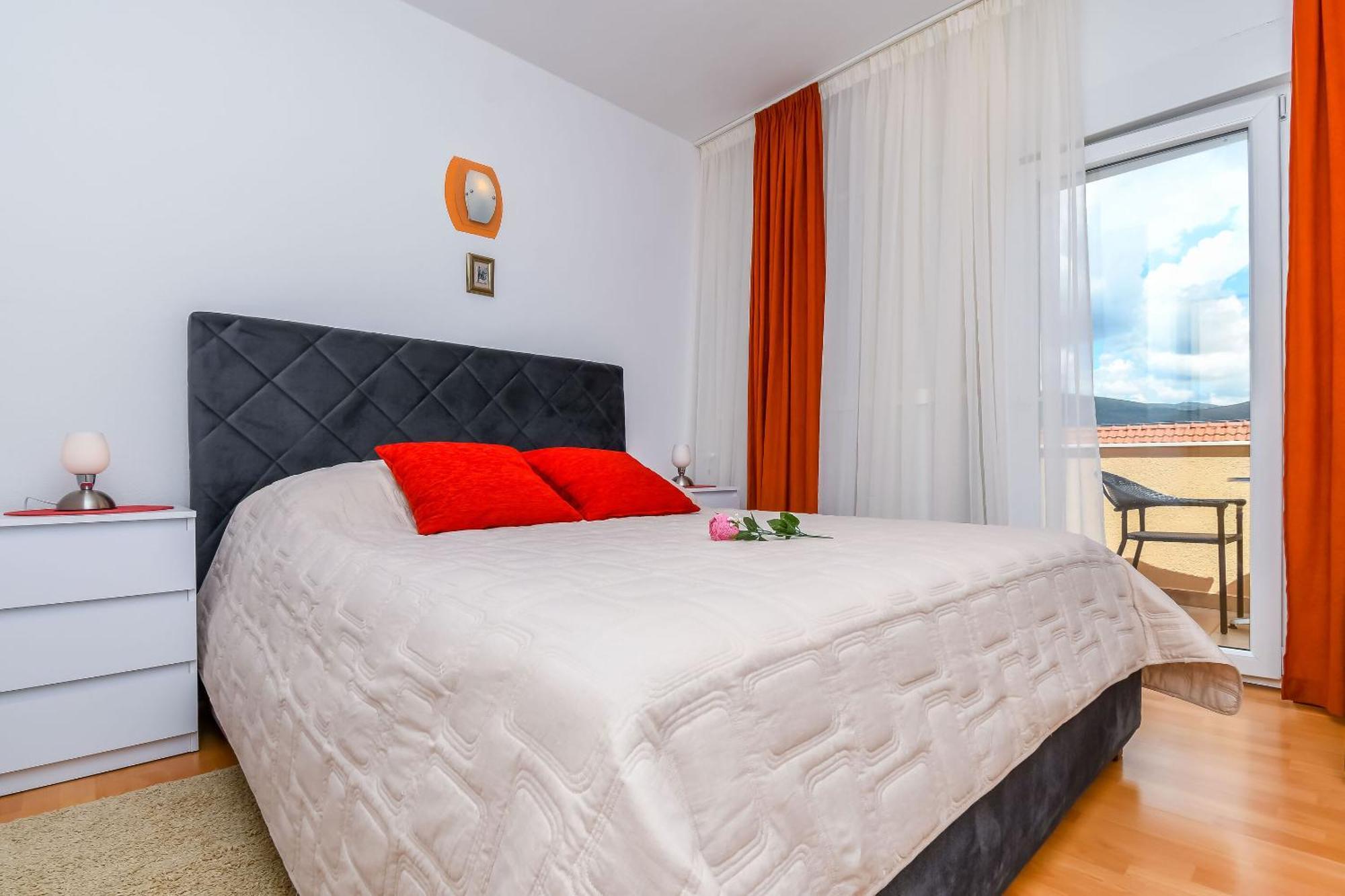 Apartments Tonka Donji Okrug  Extérieur photo