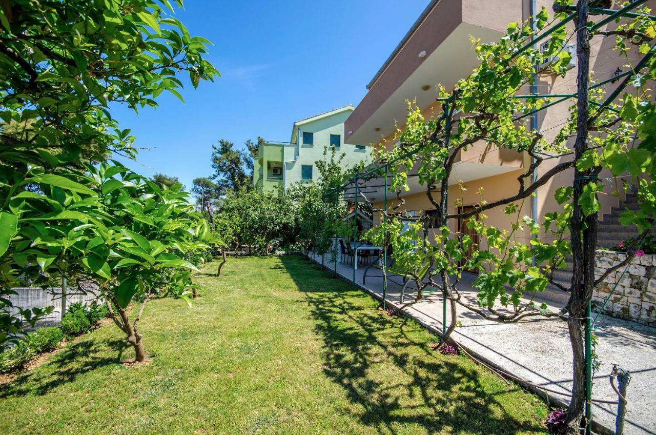 Apartments Tonka Donji Okrug  Extérieur photo